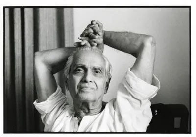 Ramesh making a teaching point with expressive gesture