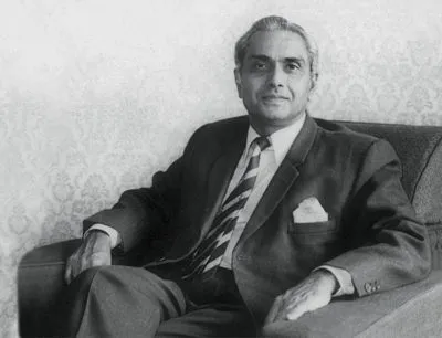 Morning satsang gathering in Ramesh's living room